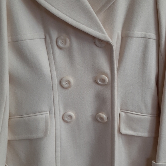 Winter white coat - Picture 2 of 5